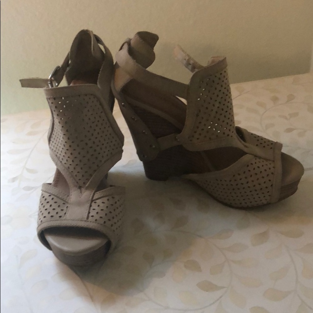 Gianni Bini Wedge heel